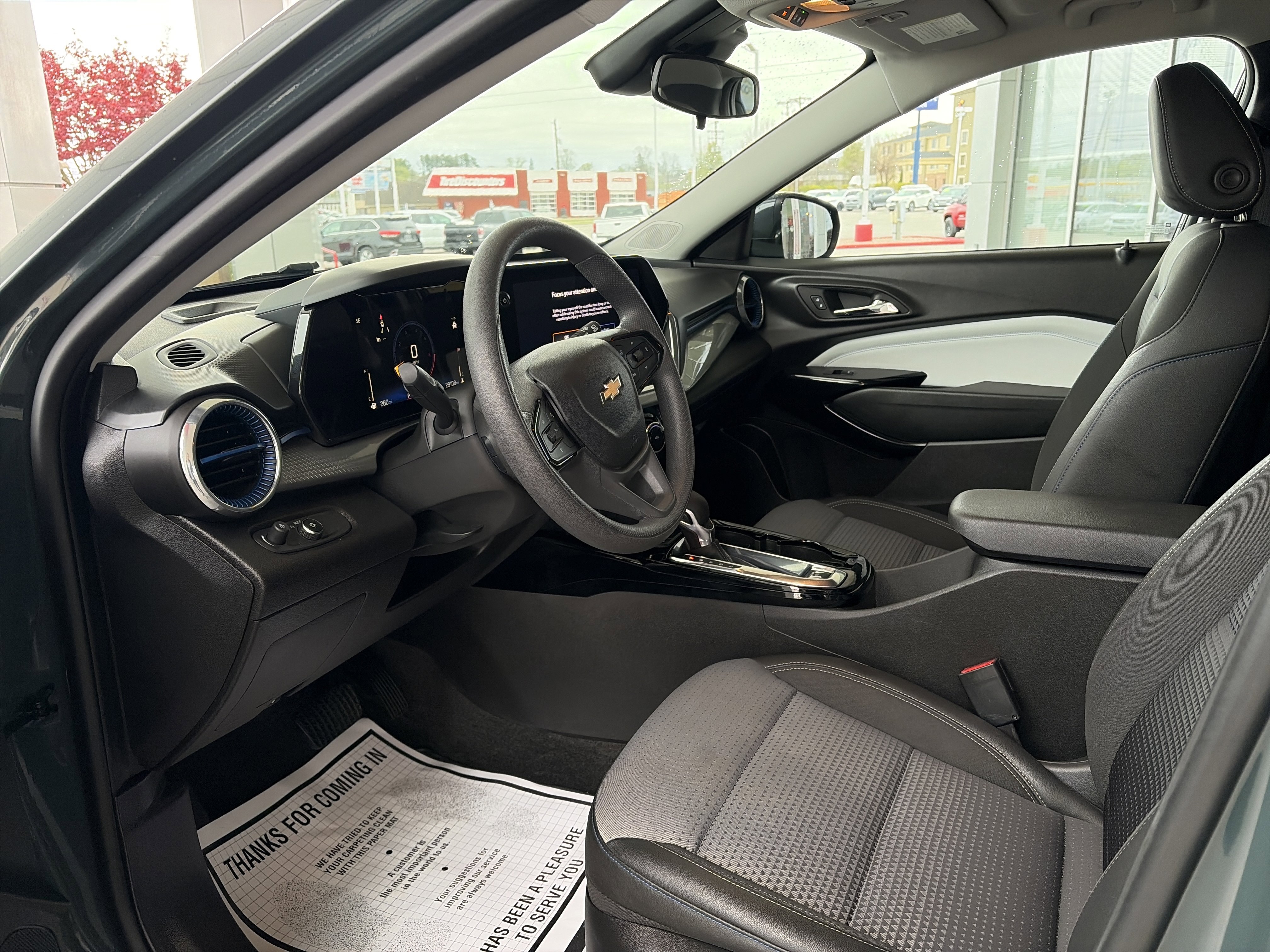 Used 2025 Chevrolet Trax LT image 11