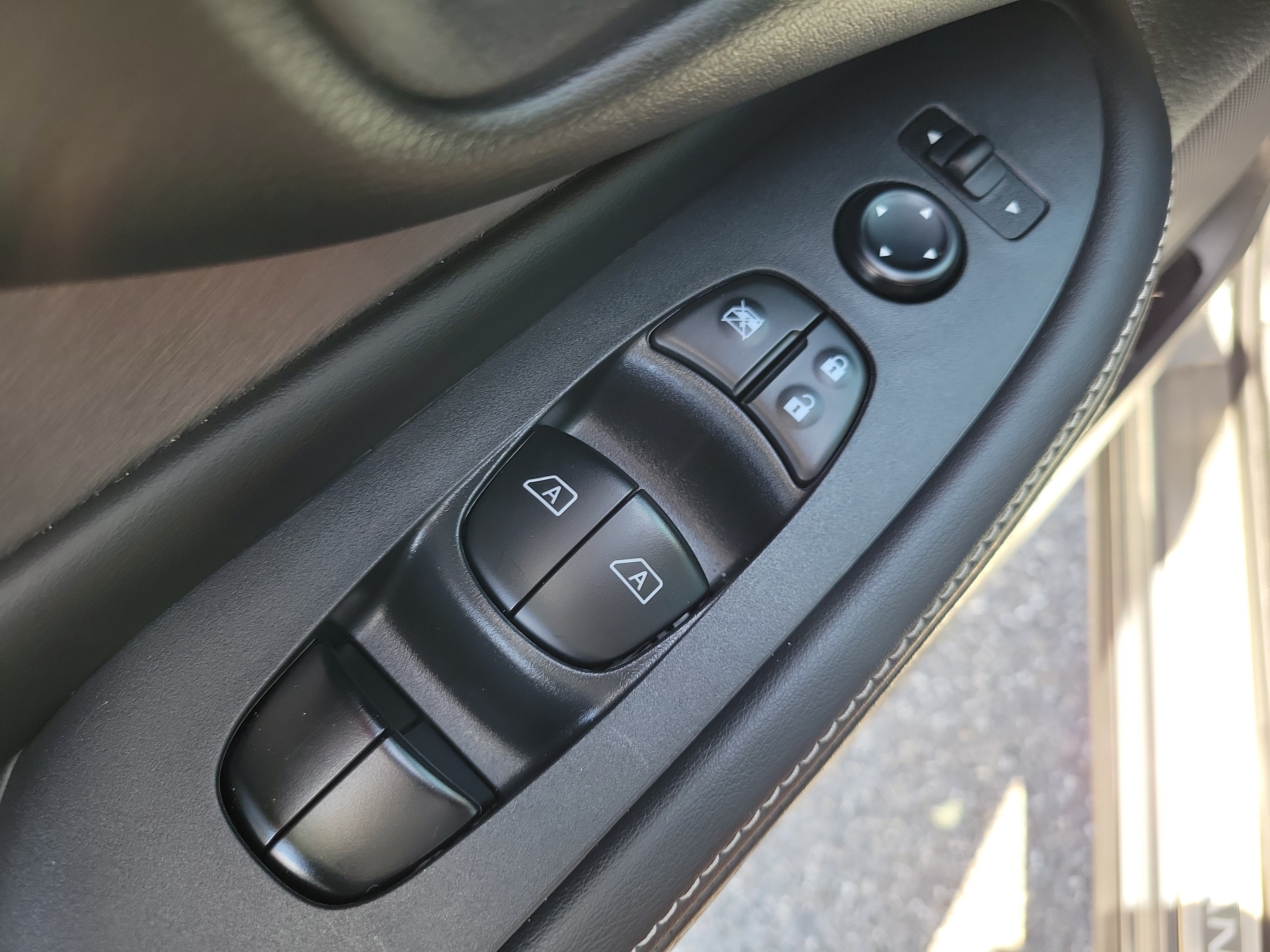 Used 2024 Nissan Murano SV w/ SV Midnight Edition Package FWD image 18