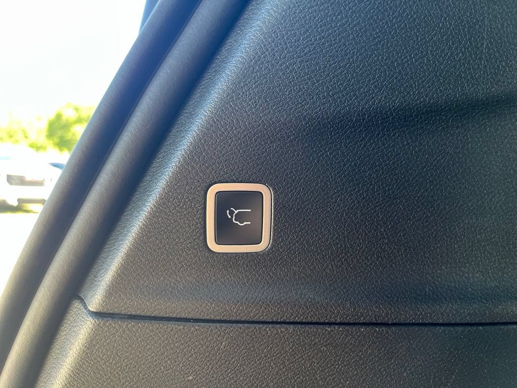 Used 2025 Chrysler Pacifica Select FWD image 8