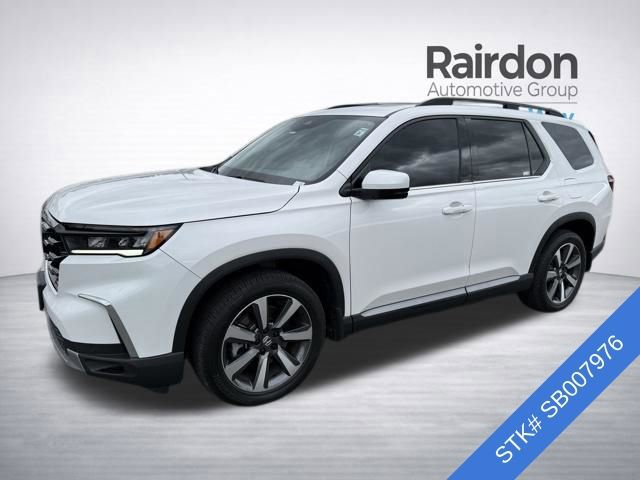 Used 2025 Honda Pilot Touring image 3