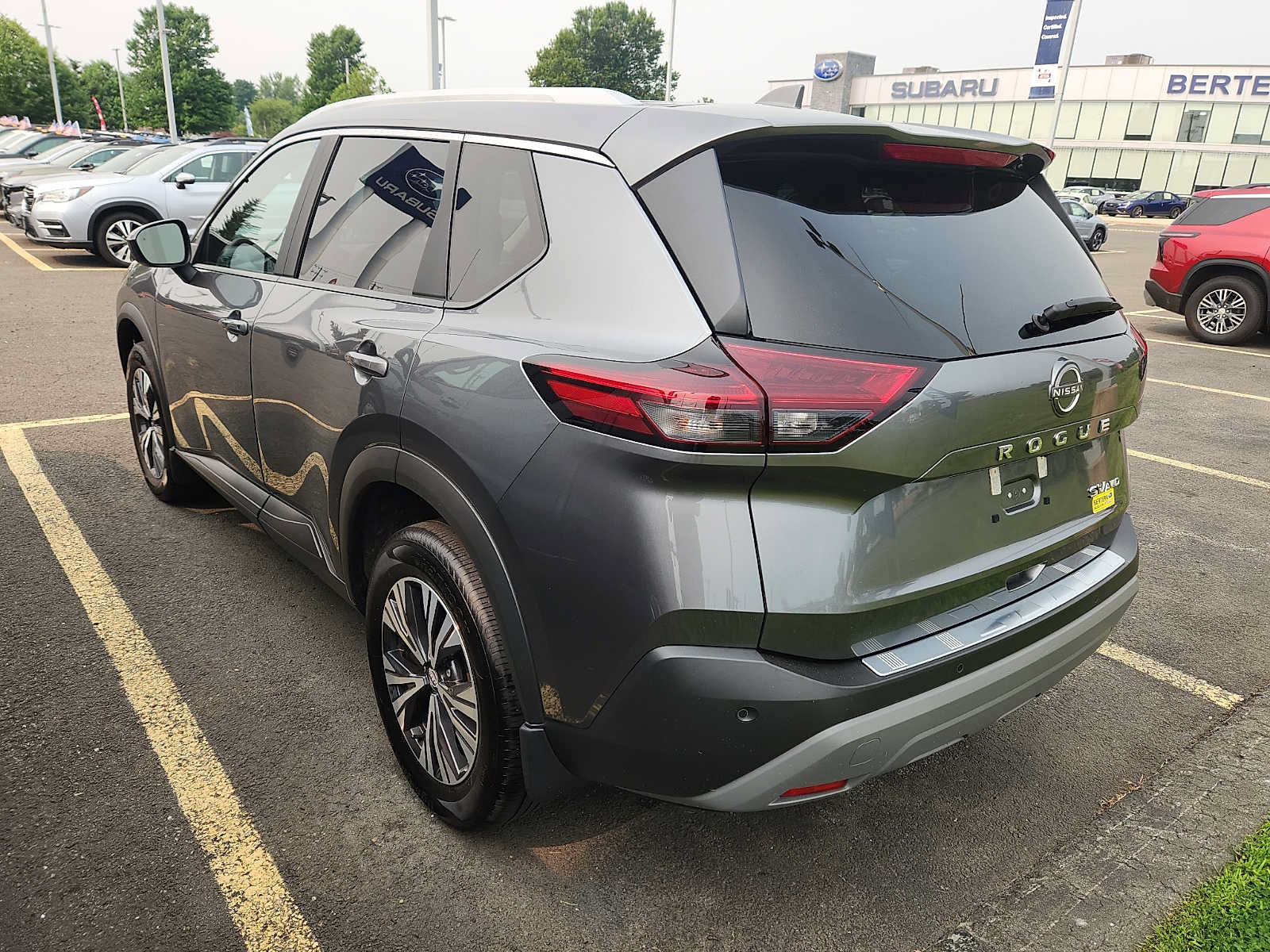 Used 2023 Nissan Rogue SV w/ SV Premium B Package AWD/4WD image 4