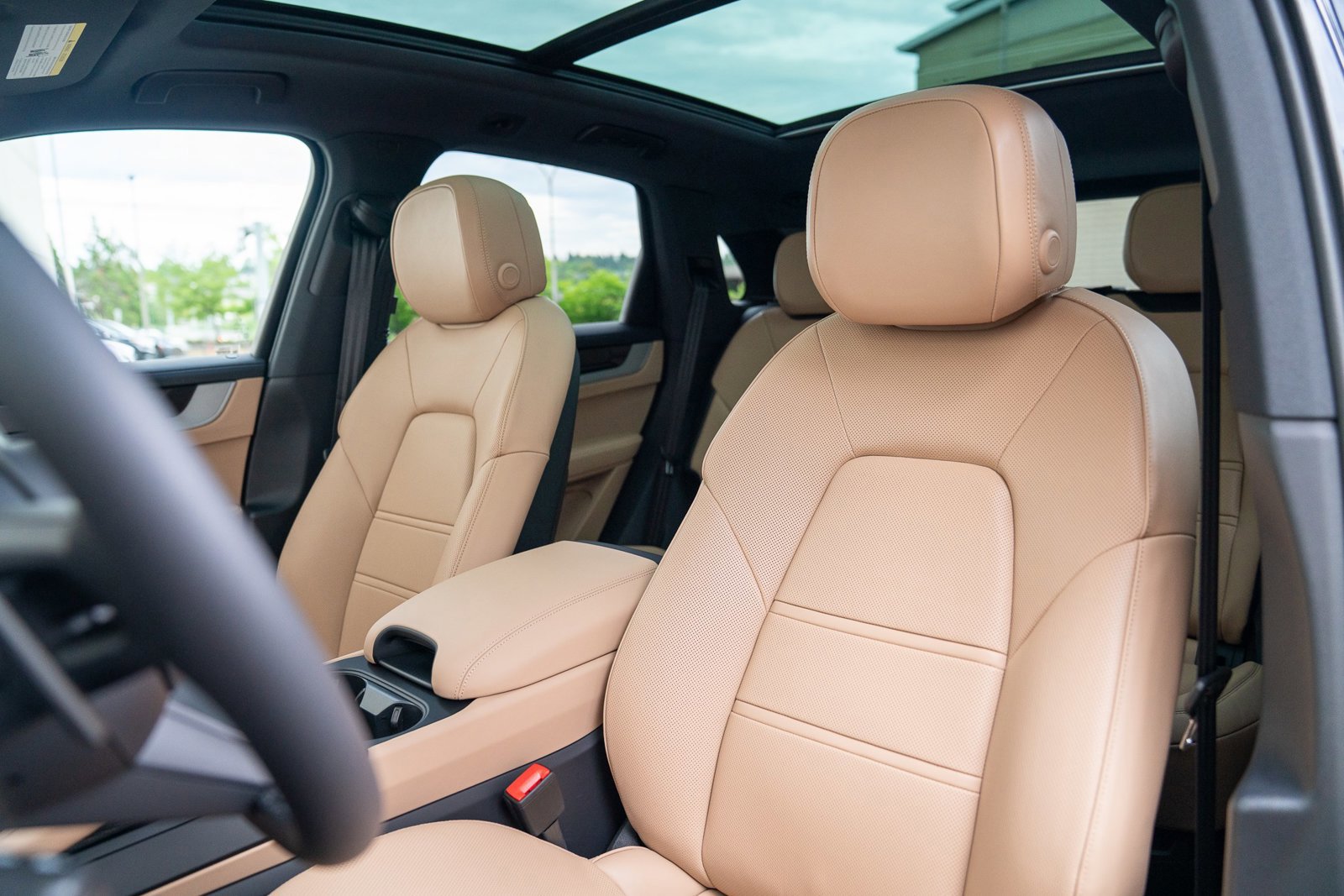 Certified 2025 Porsche Cayenne image 5