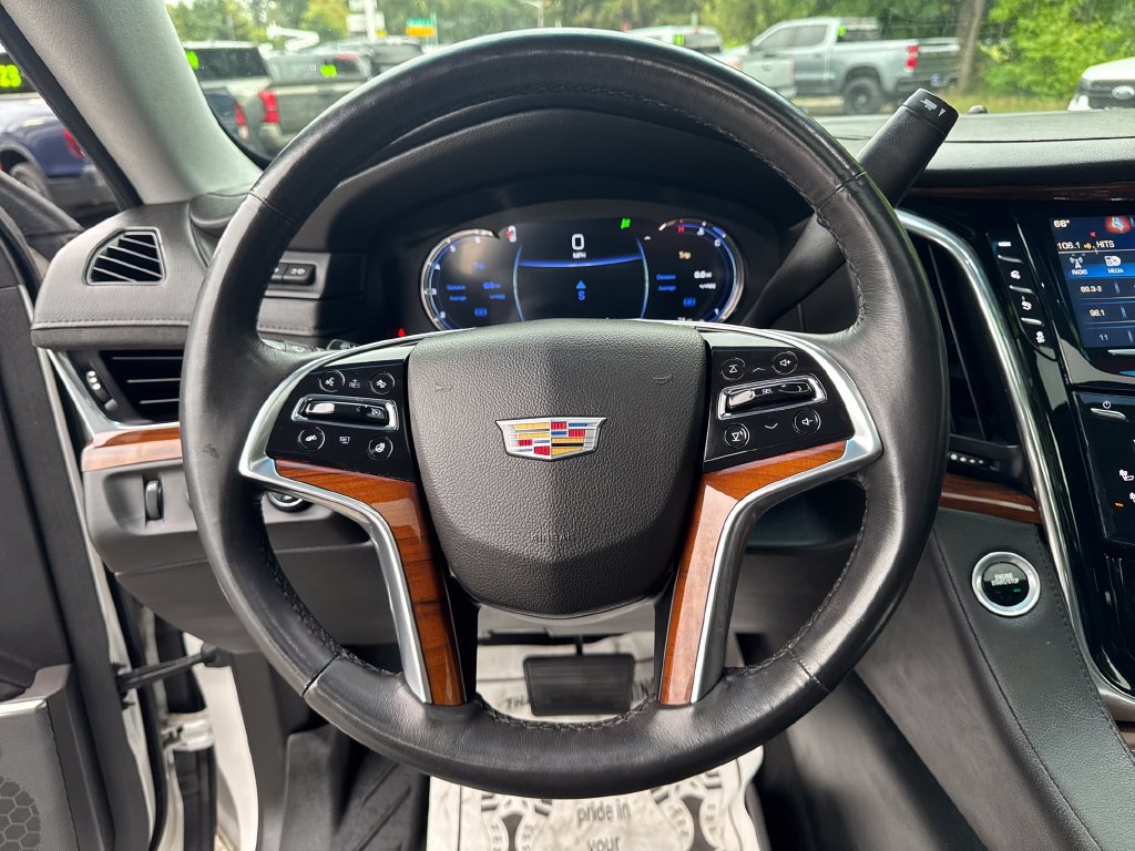 Used 2017 Cadillac Escalade Luxury AWD/4WD image 18