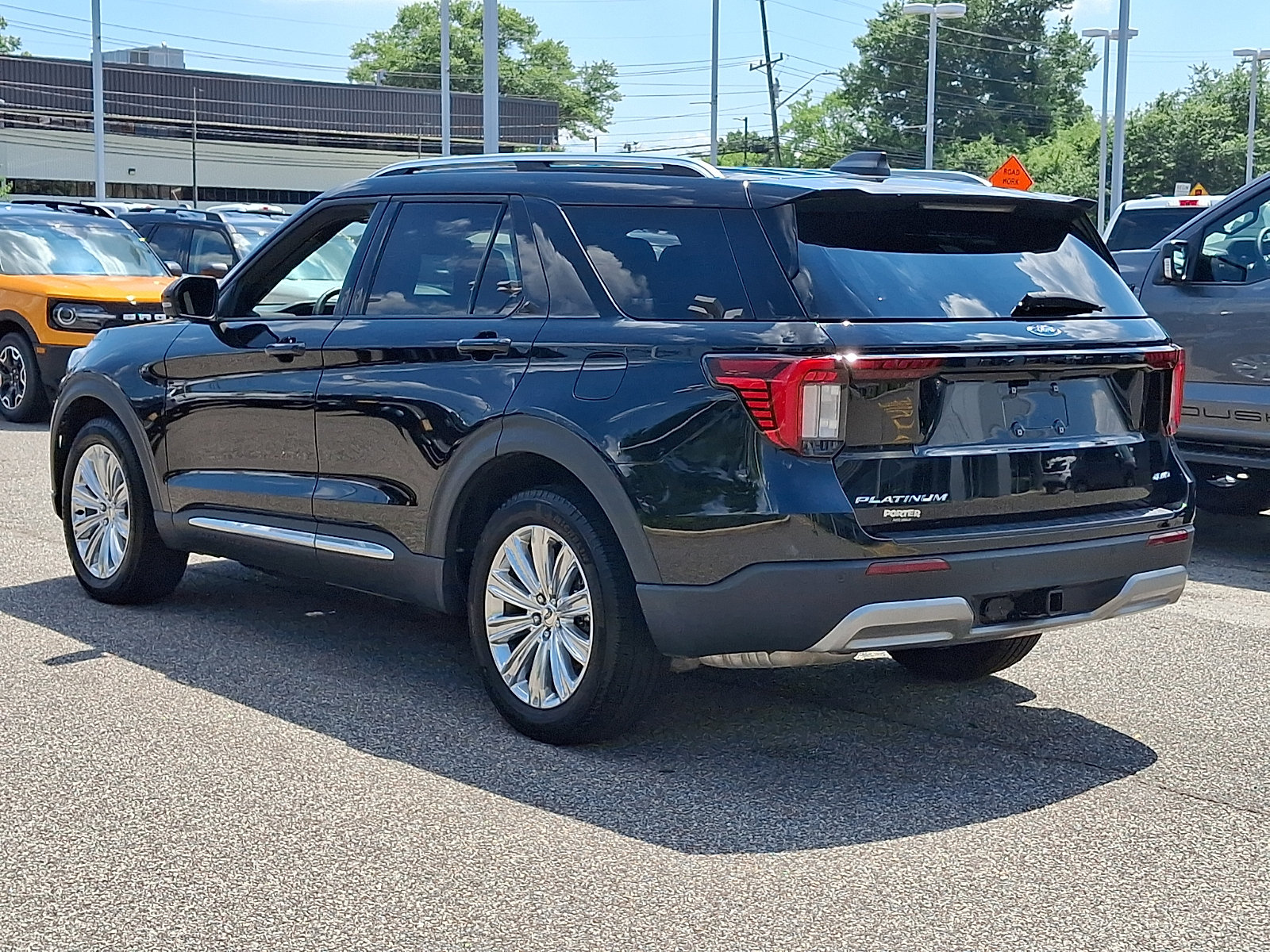 Certified 2025 Ford Explorer Platinum w/ LUX Leather Package AWD/4WD image 7