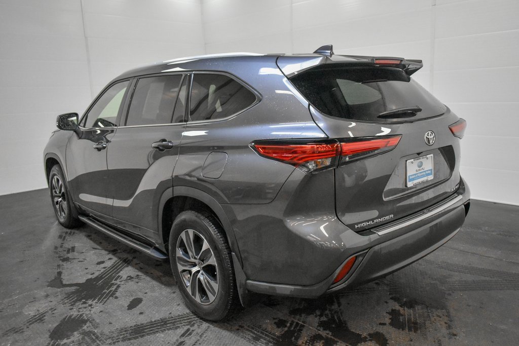 Used 2022 Toyota Highlander XLE image 6