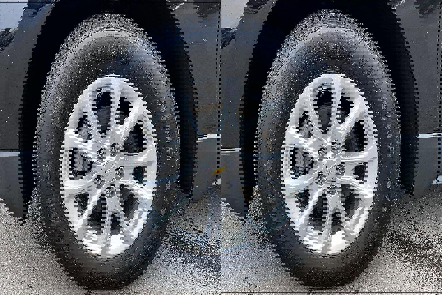 Used 2021 Chevrolet Equinox LS w/ LS Convenience Package image 9