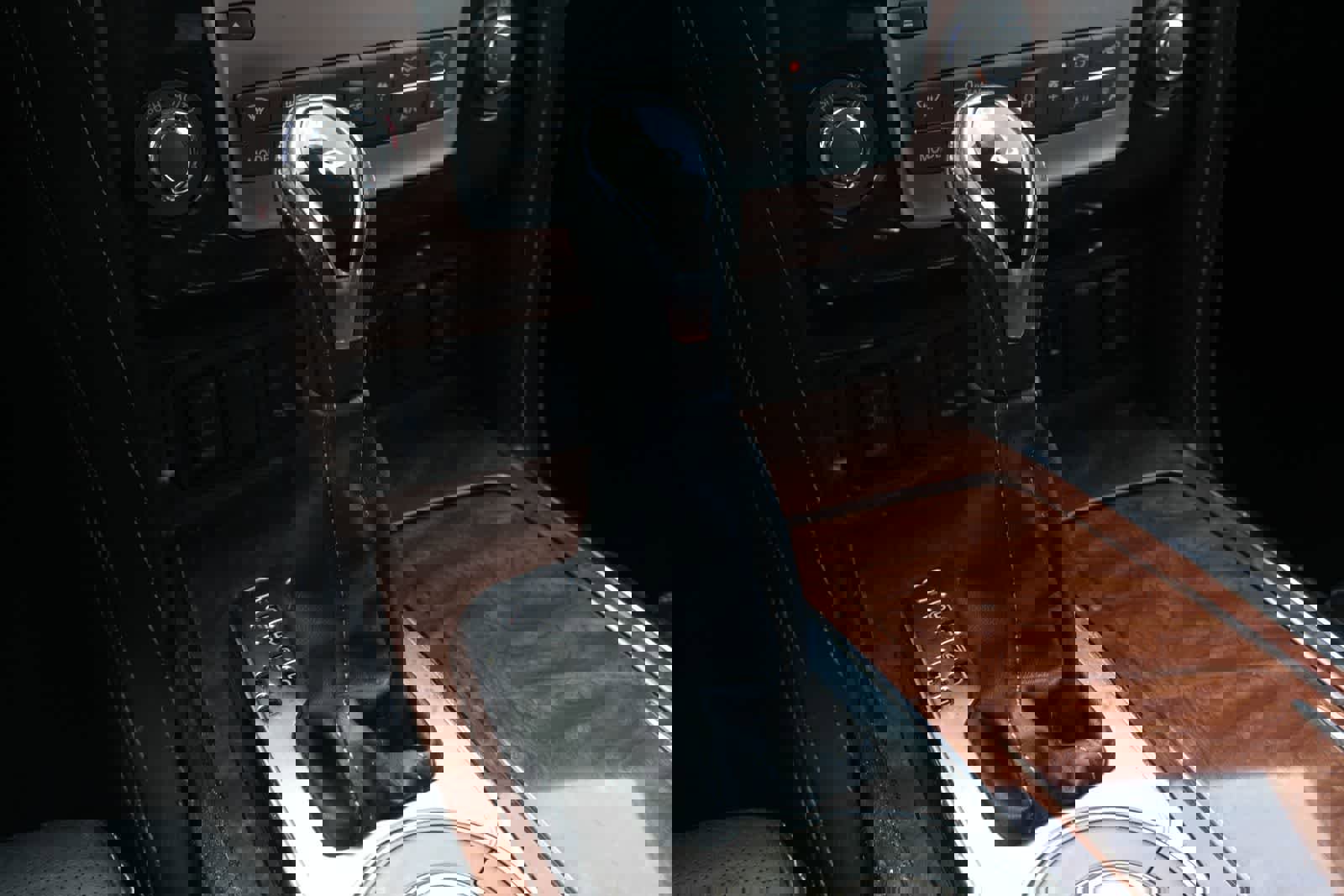 Used 2019 INFINITI QX80 Luxe w/ All-Season Package image 12