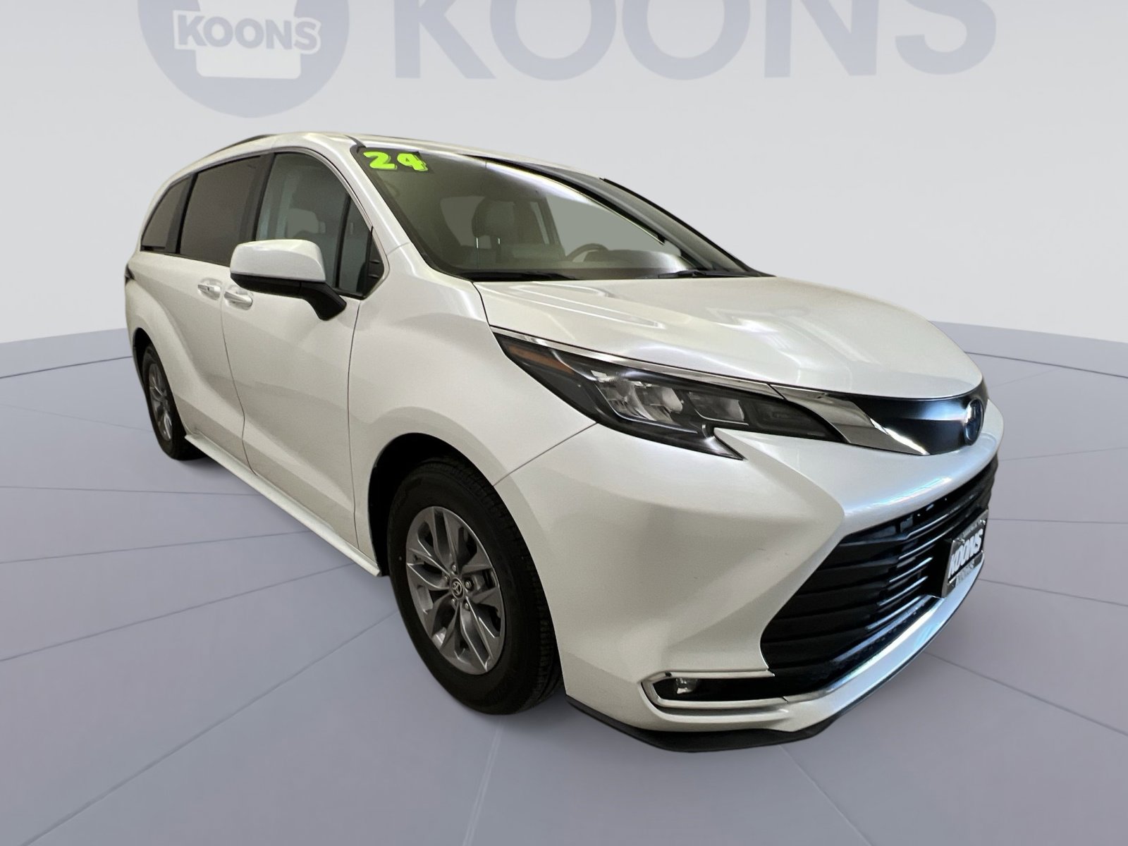 Used 2024 Toyota Sienna XLE image 8