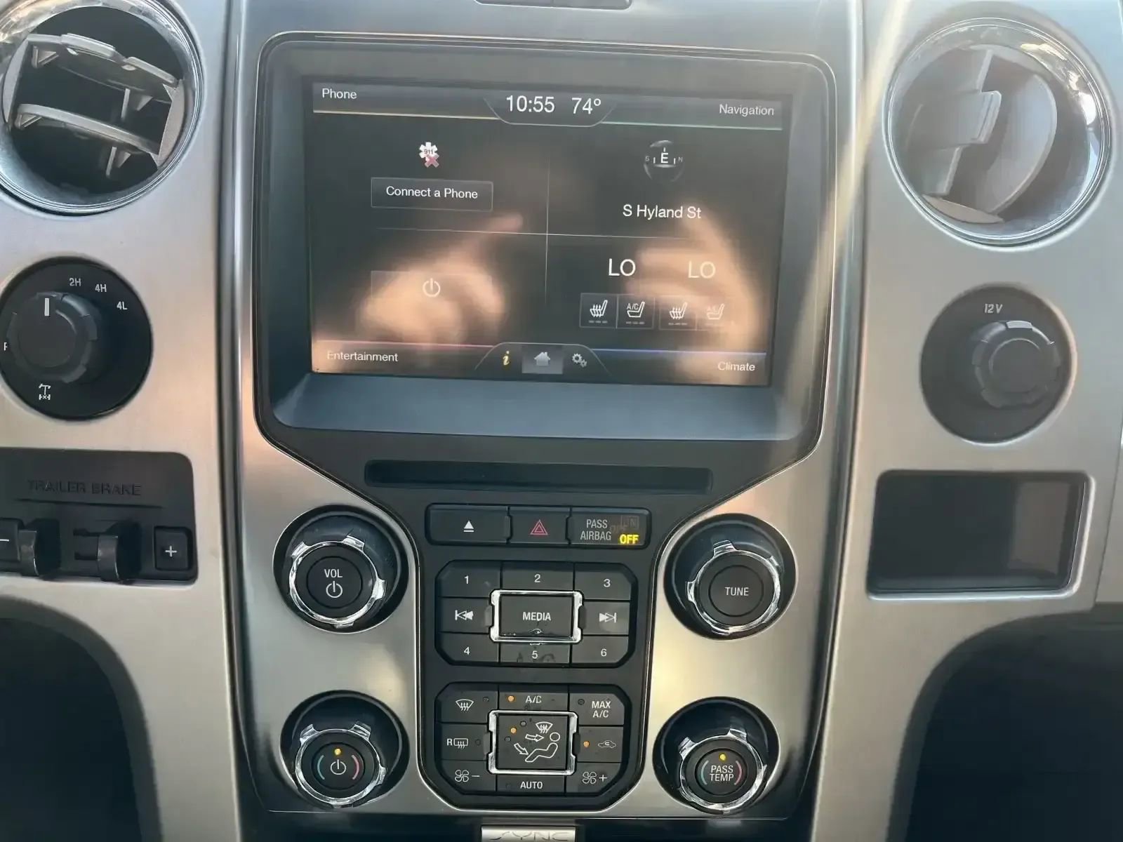 Used 2014 Ford F150 FX4 w/ Equipment Group 402A Luxury AWD/4WD image 12