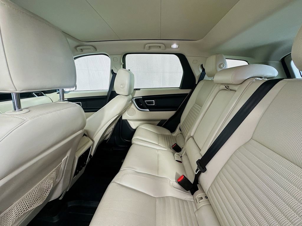 Used 2017 Land Rover Discovery Sport HSE Luxury image 26