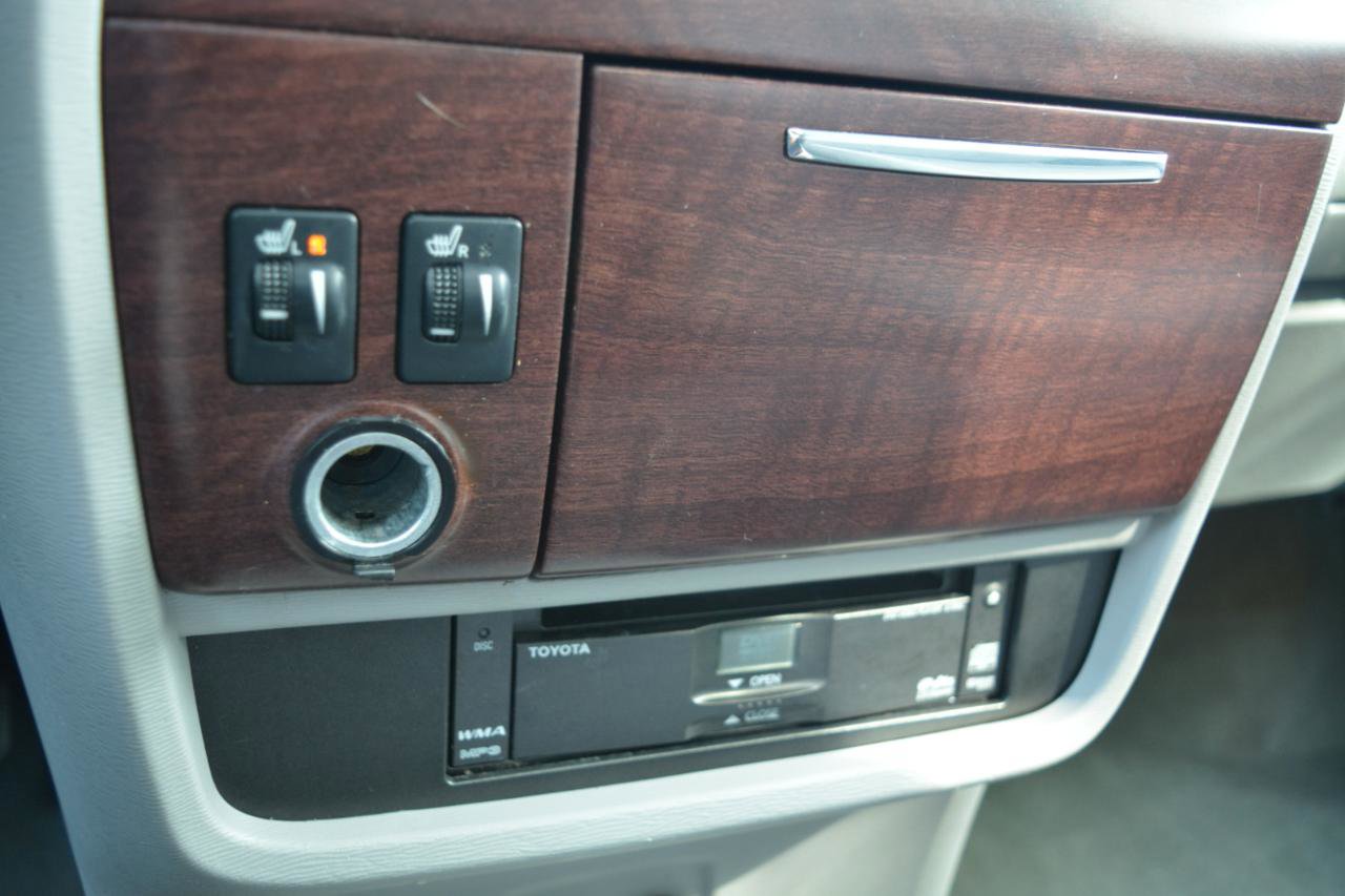 Used 2014 Toyota Sienna XLE w/ Entertainment Package image 27