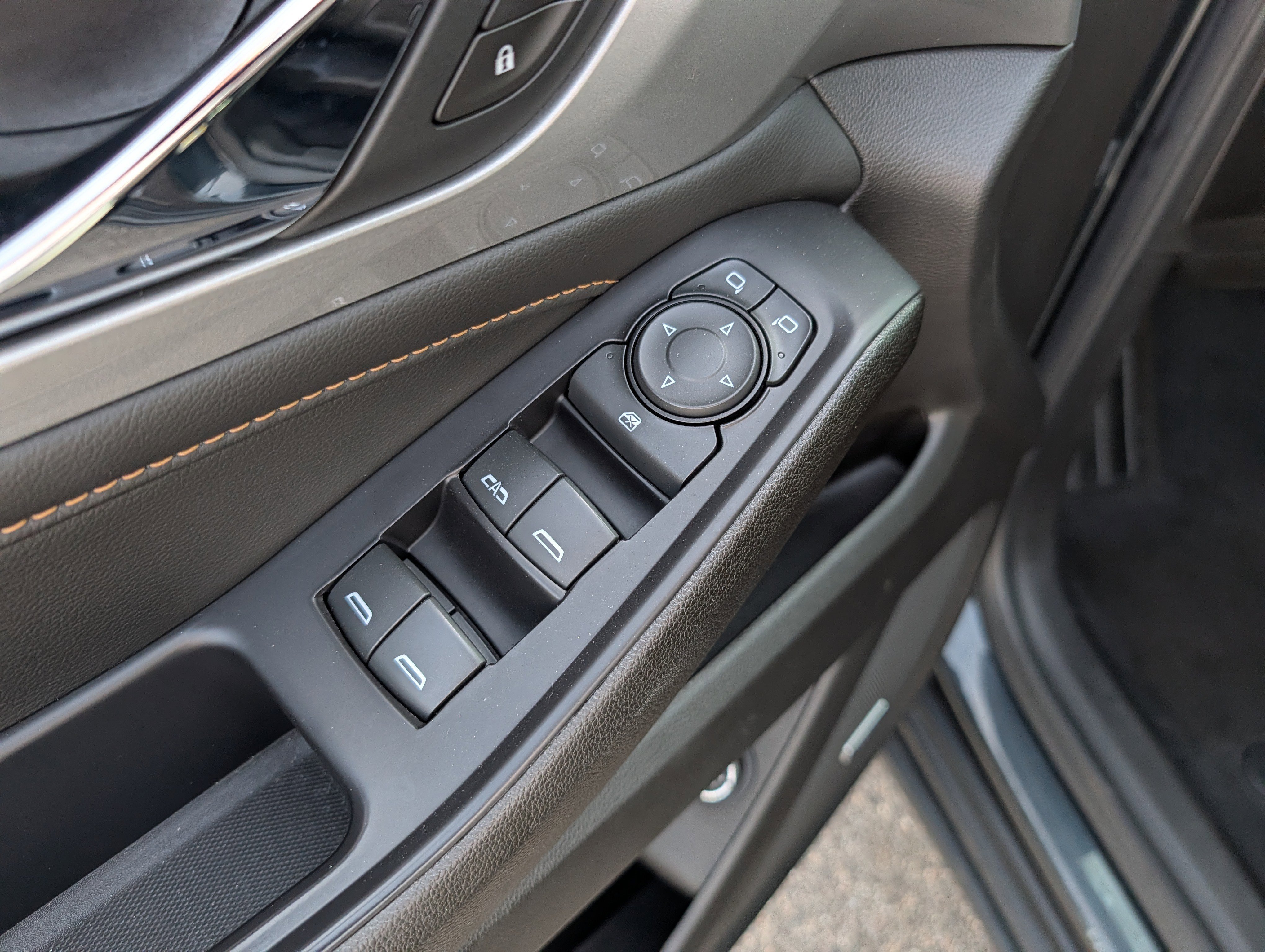 Used 2021 Chevrolet Traverse RS image 24