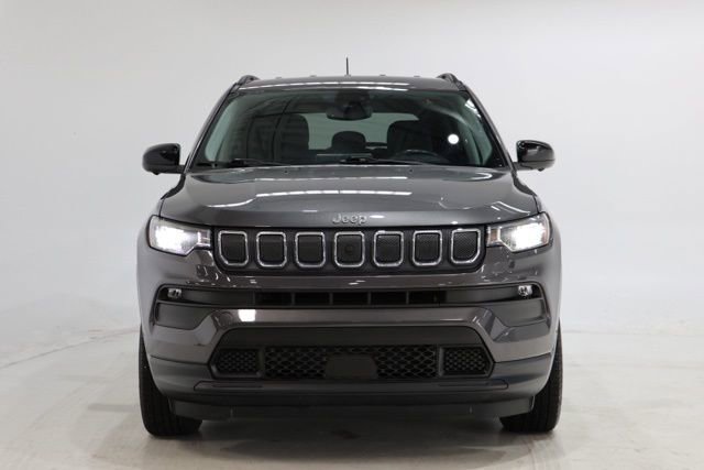 Used 2022 Jeep Compass Latitude w/ Convenience Group AWD/4WD image 2