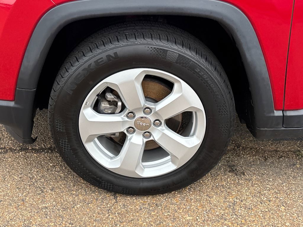 Used 2018 Jeep Compass Latitude FWD image 25