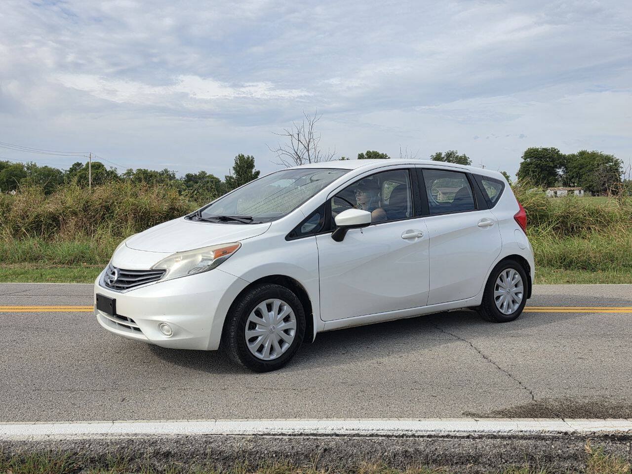 Used 2015 Nissan Versa Note SV FWD image 2