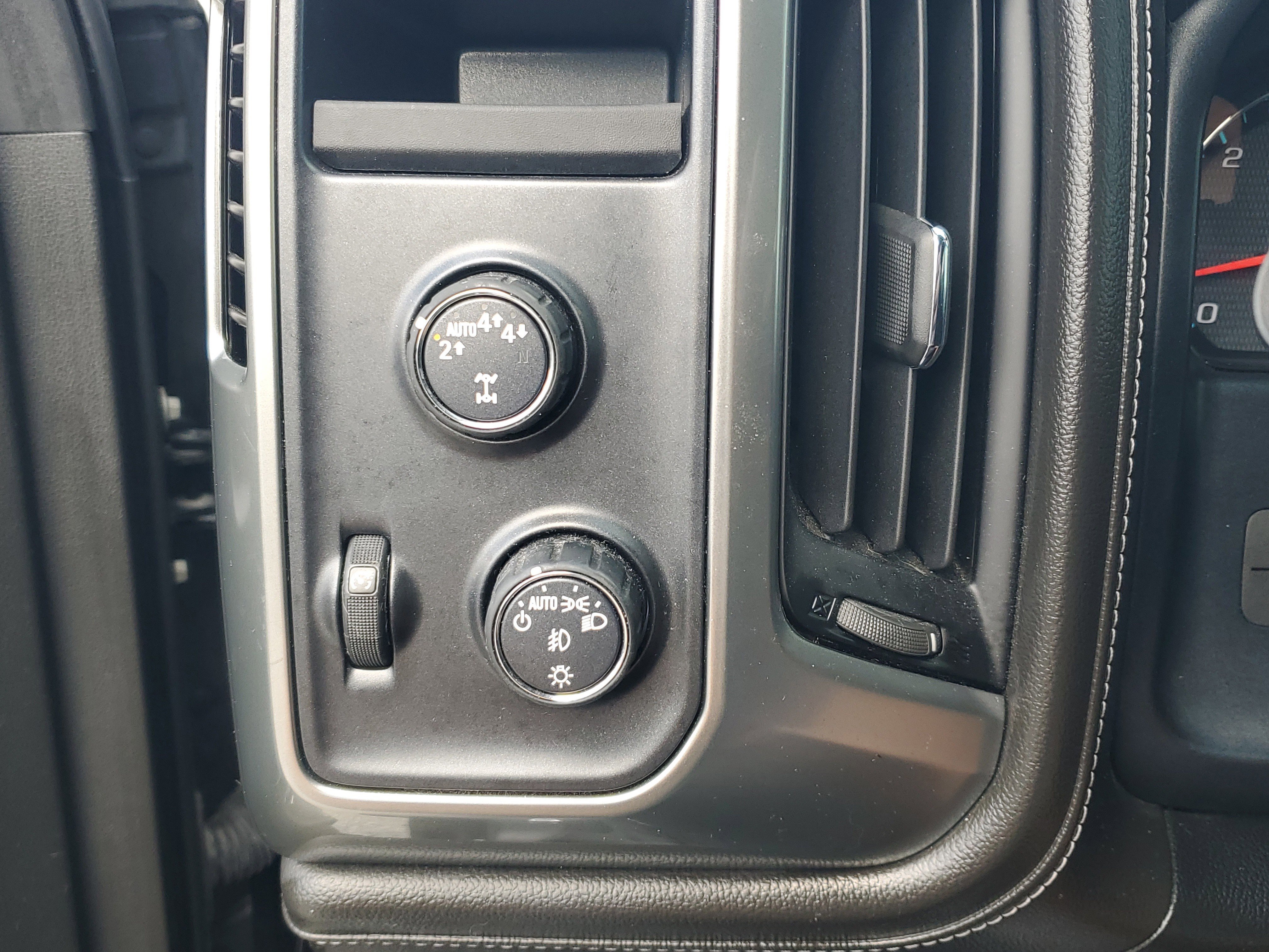 Used 2018 Chevrolet Silverado 1500 LTZ Z71 w/ LTZ Plus Package AWD/4WD image 24