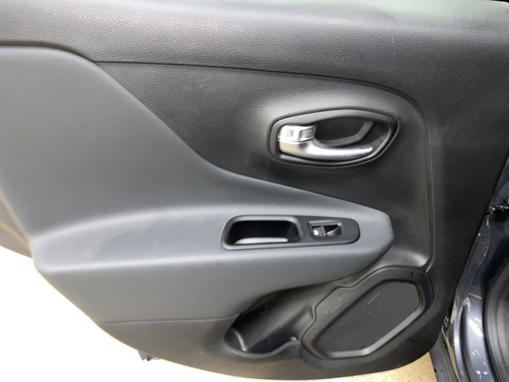 Used 2022 Jeep Renegade Limited AWD/4WD image 35