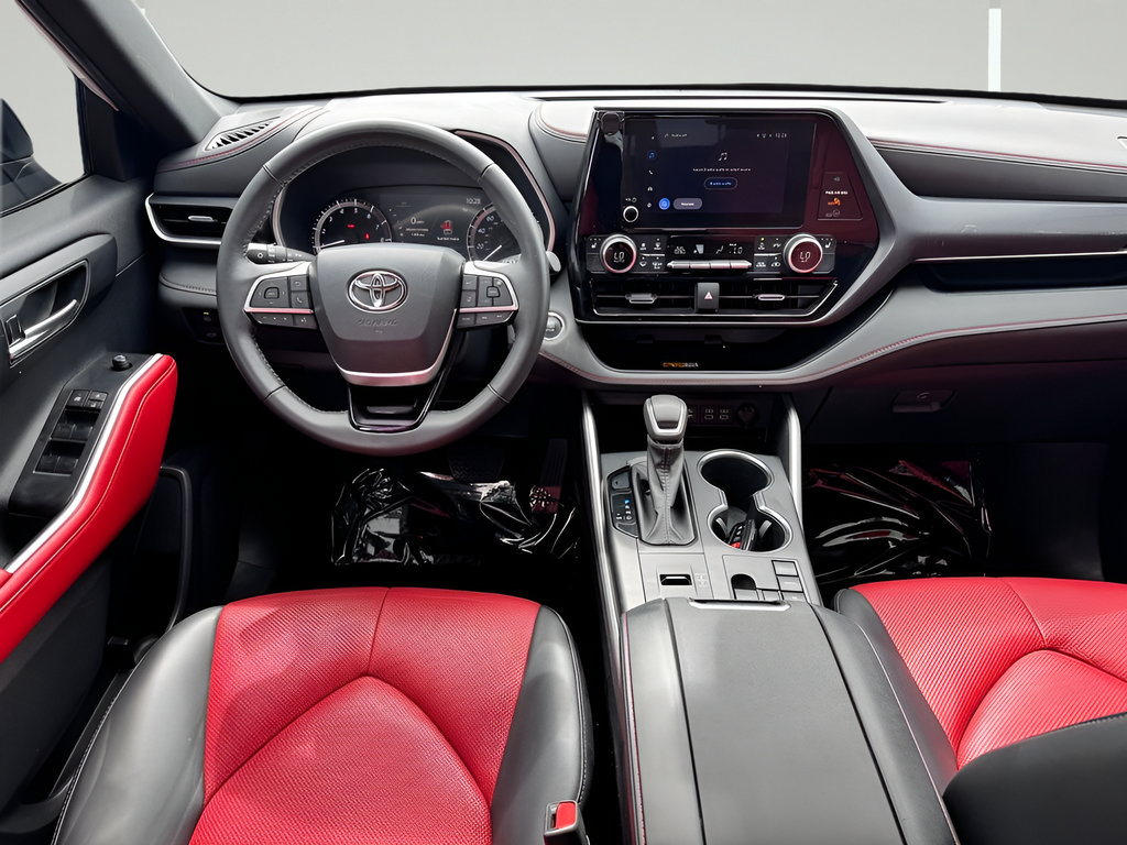 Used 2023 Toyota Highlander XSE FWD image 9