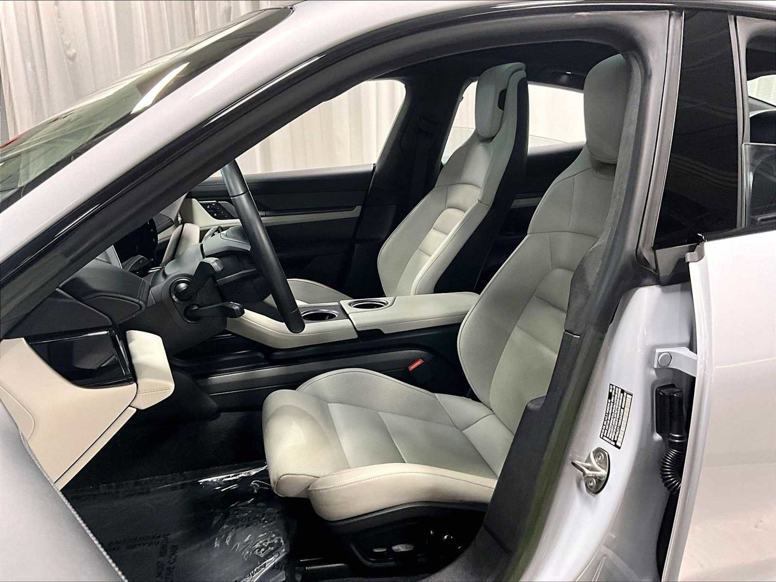 Used 2022 Porsche Taycan Turbo S image 8