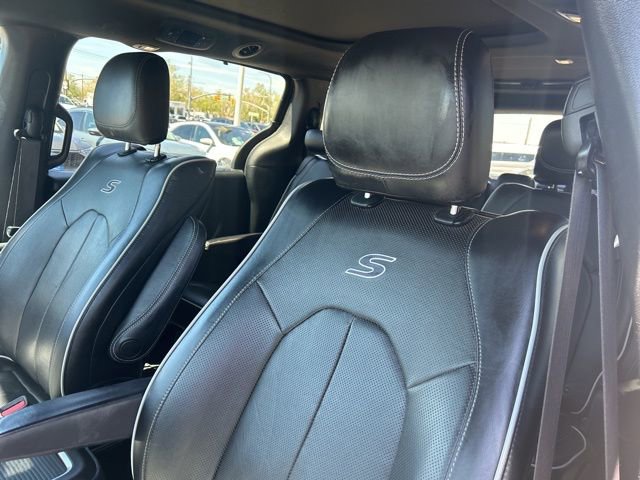 Used 2018 Chrysler Pacifica Limited w/ Advanced Safetytec Group FWD image 14