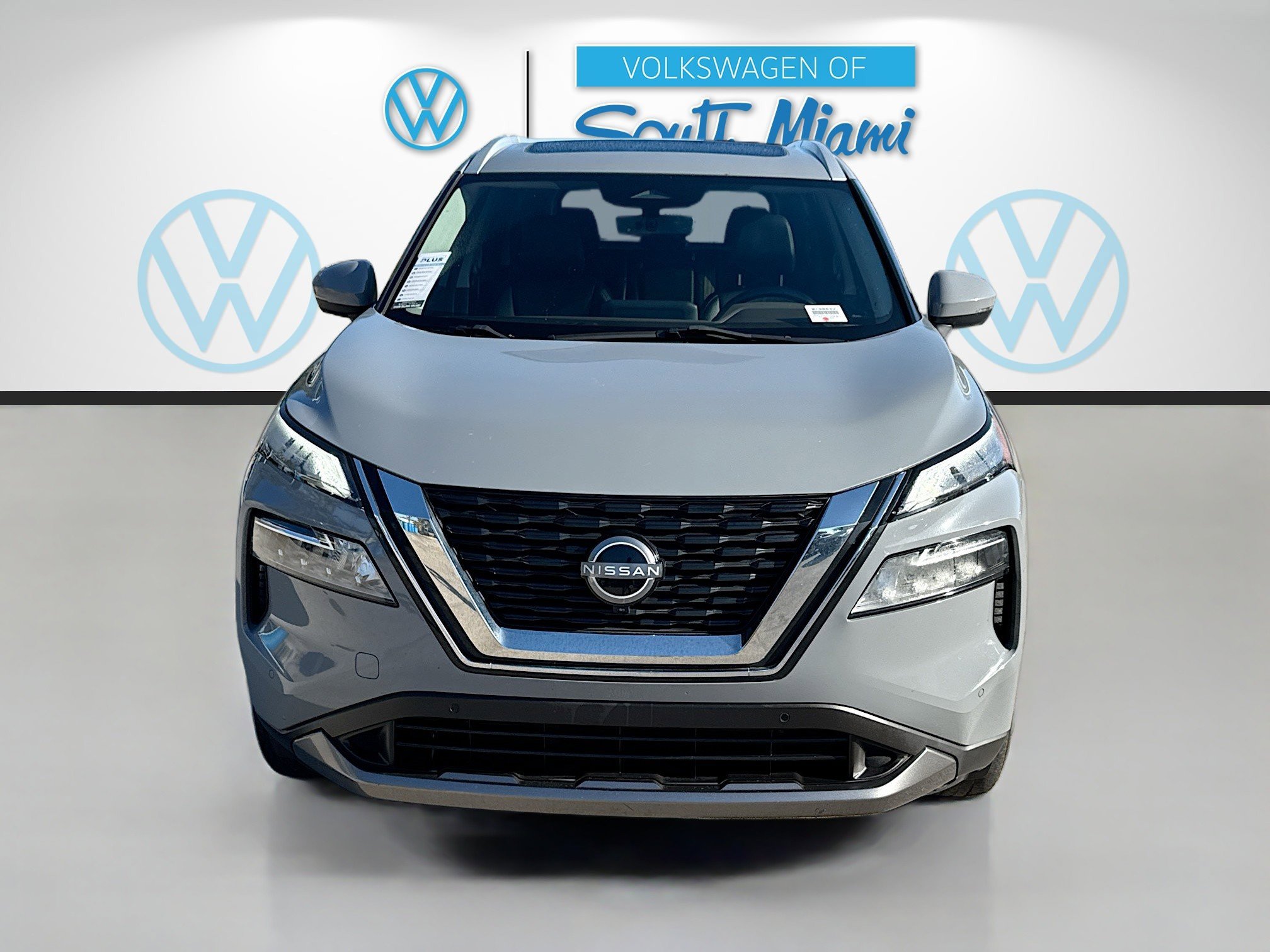 Used 2023 Nissan Rogue SL w/ SL Premium Package image 2