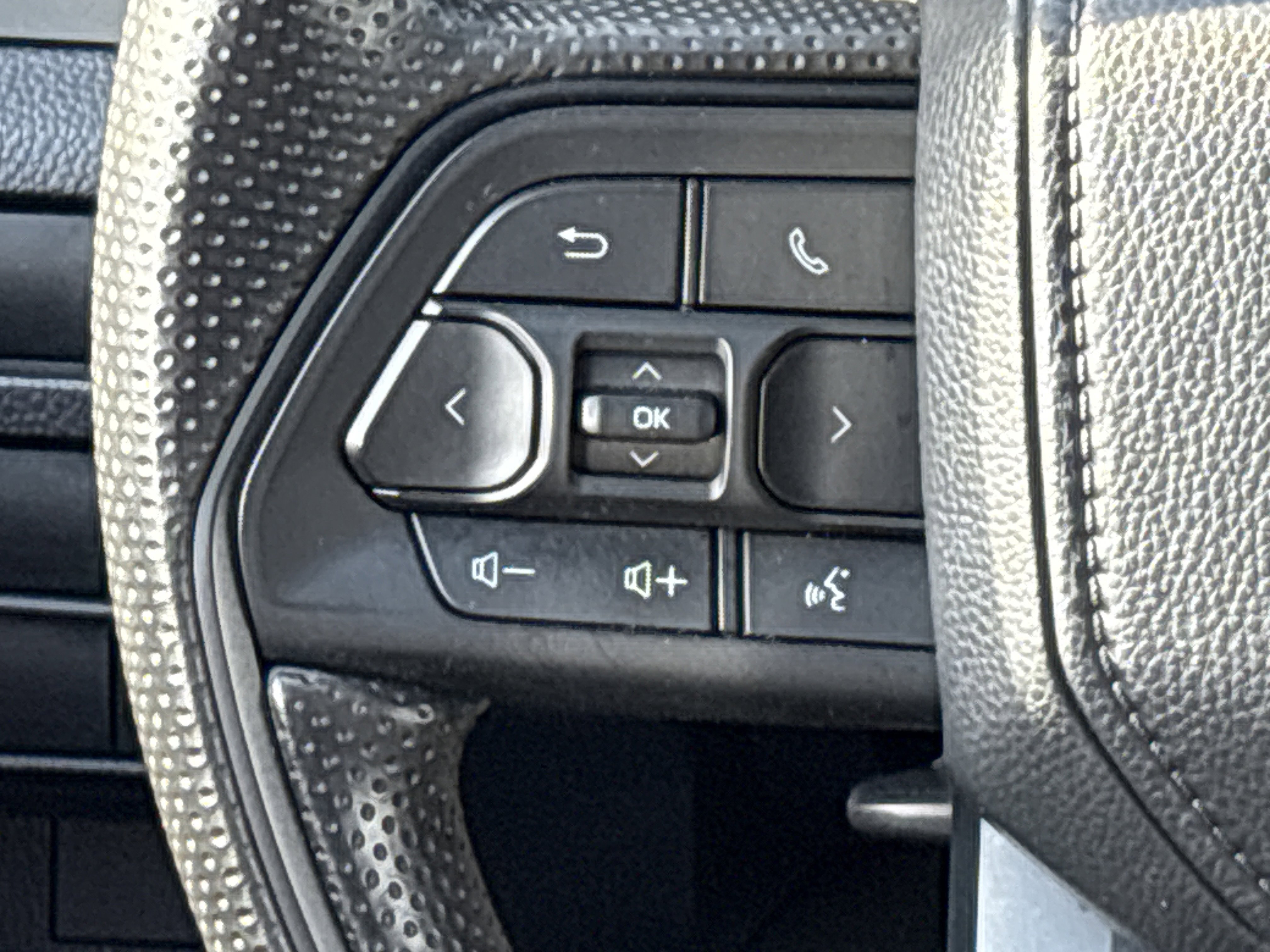 Used 2024 Toyota Tacoma SR image 17