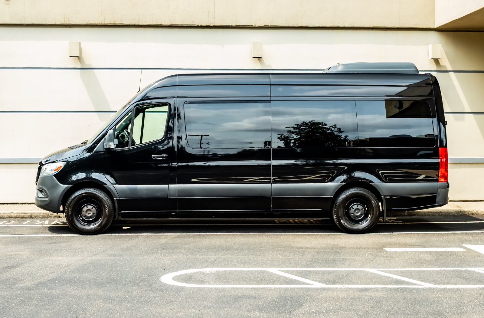 Used 2022 Mercedes-Benz Sprinter 2500 image 4