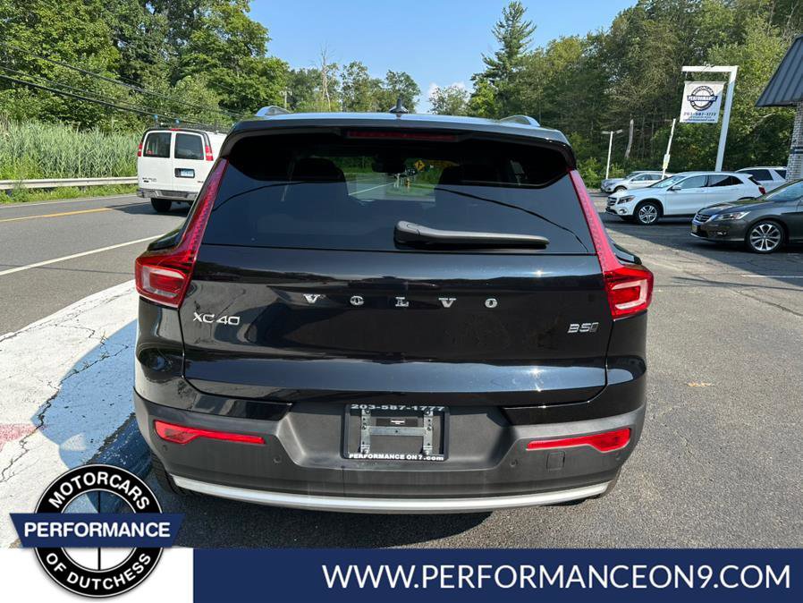 Used 2025 Volvo XC40 B5 Plus image 4