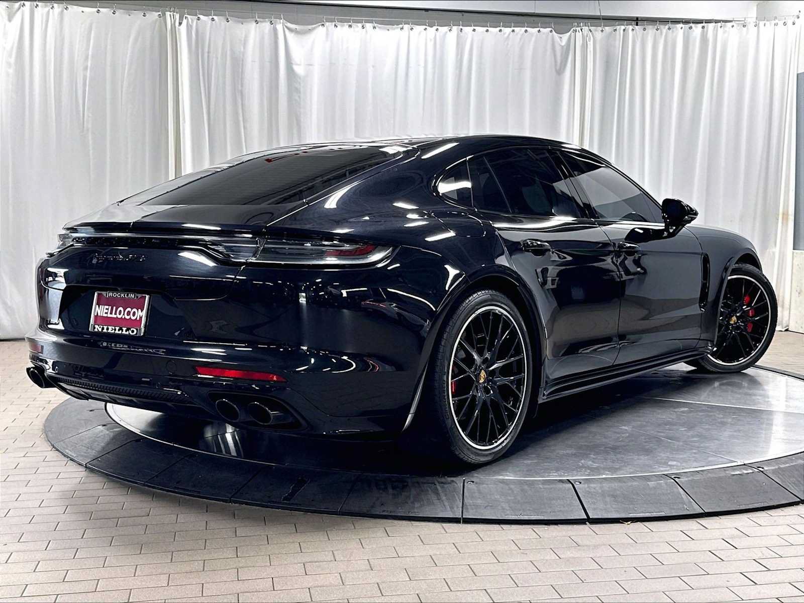 Used 2022 Porsche Panamera GTS AWD/4WD image 9