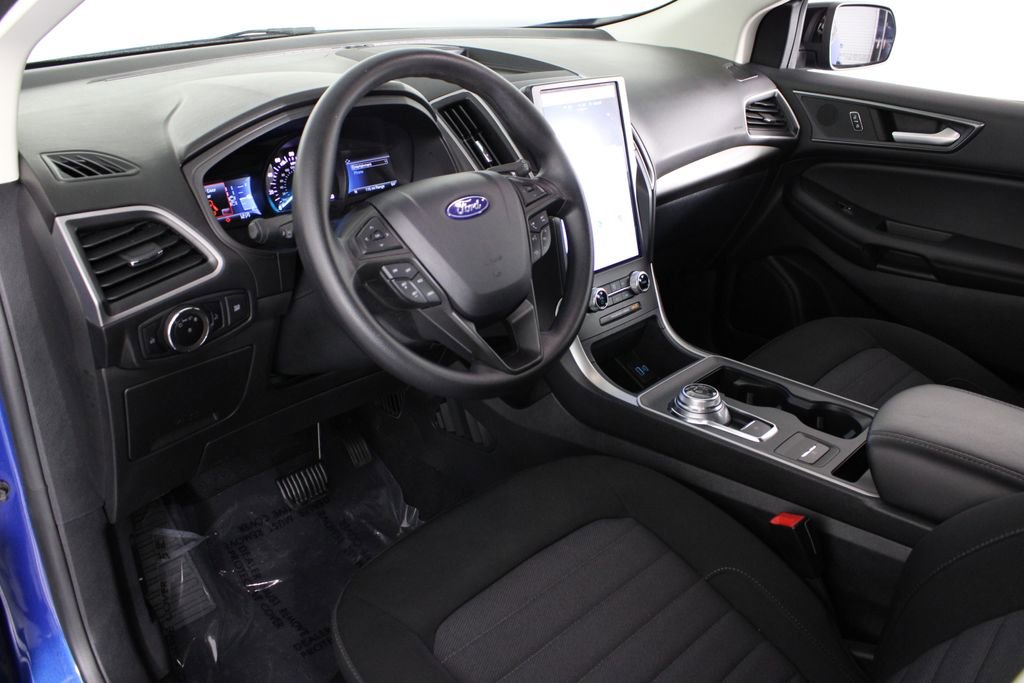 Used 2024 Ford Edge SE w/ Black Appearance Package image 16