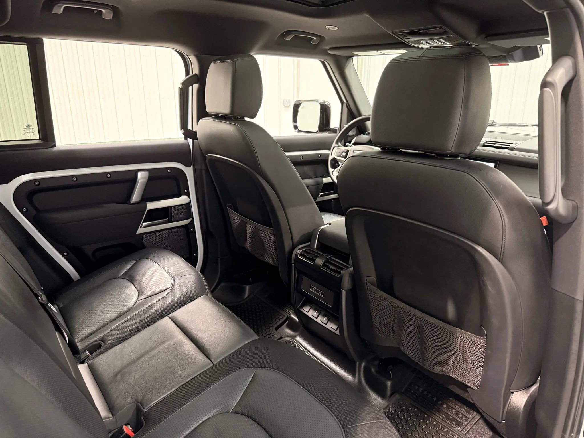 Used 2023 Land Rover Defender 110 X-Dynamic SE image 18