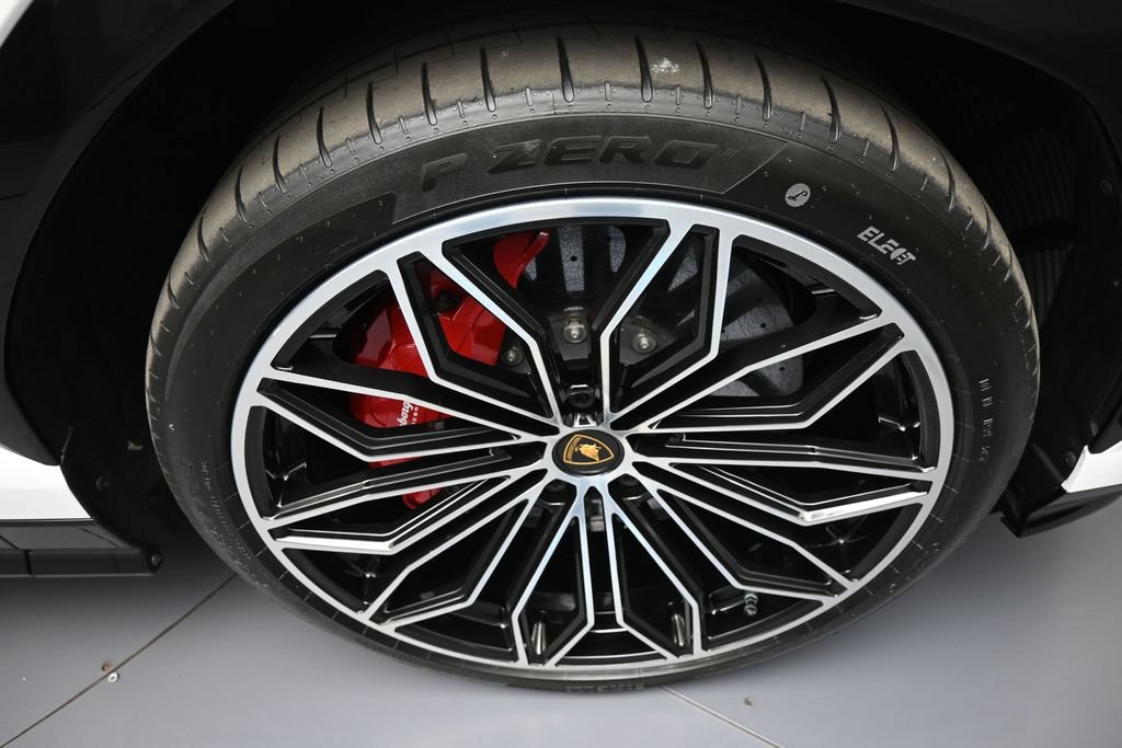 Used 2025 Lamborghini Urus SE AWD/4WD image 15