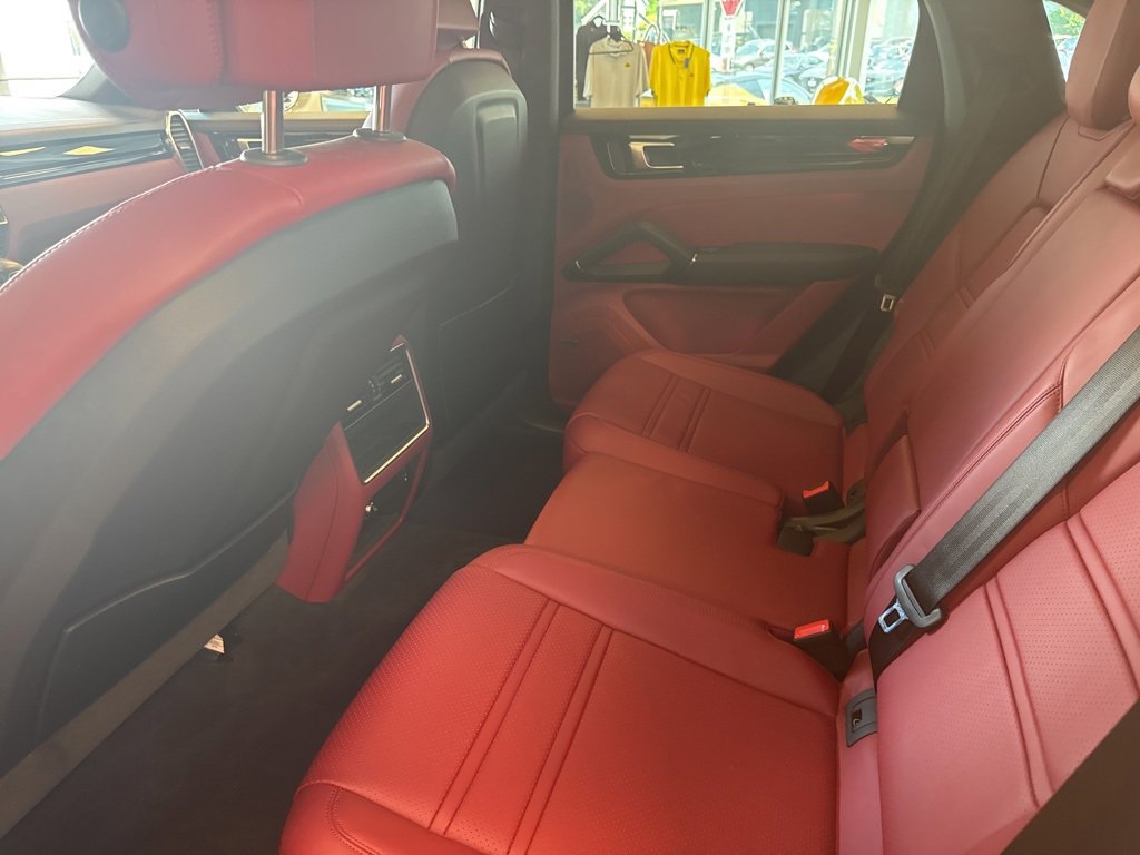 Used 2022 Porsche Cayenne Coupe image 12