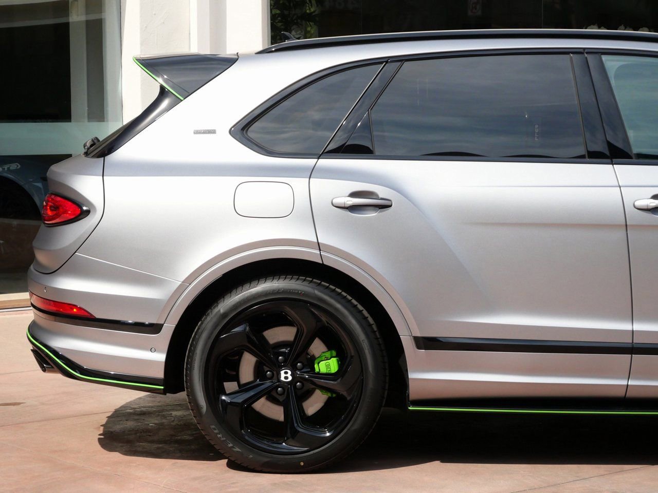 Used 2025 Bentley Bentayga AWD/4WD image 12