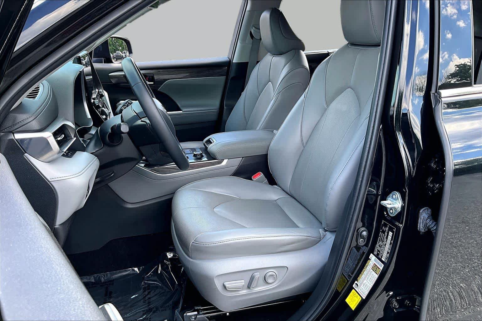 Used 2022 Toyota Highlander Limited AWD/4WD image 14