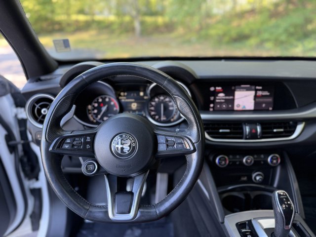 Used 2022 Alfa Romeo Stelvio Veloce AWD/4WD image 14