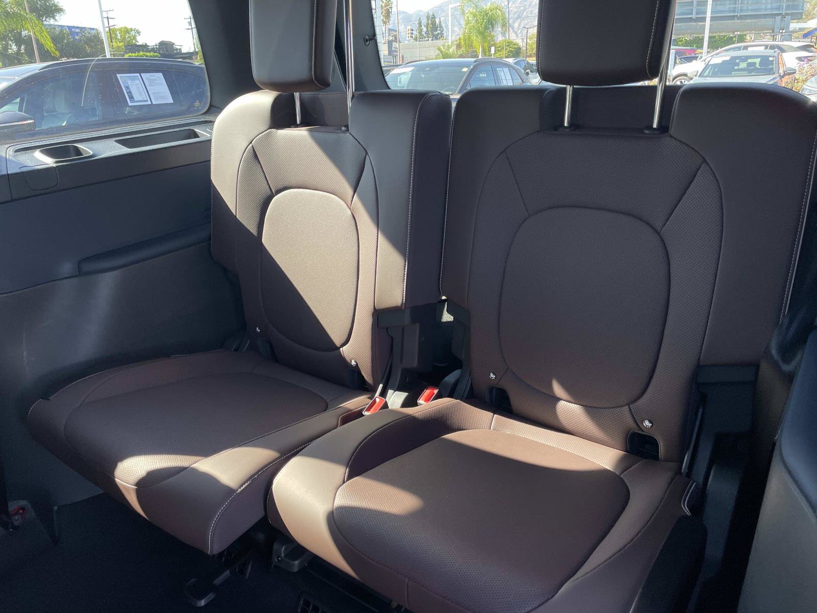 Certified 2025 Volkswagen ID. Buzz Pro S Plus AWD/4WD image 23