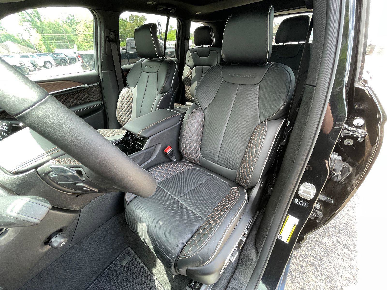 Used 2025 Jeep Grand Cherokee Summit w/ Adv Protech Group IV AWD/4WD image 10