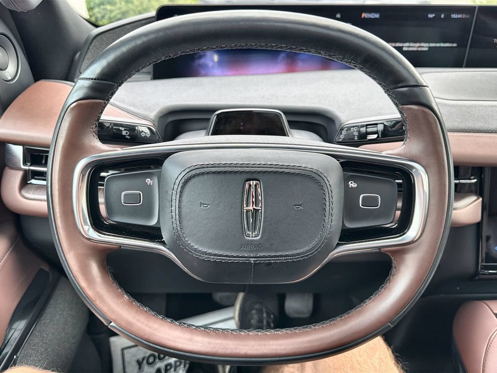Certified 2025 Lincoln Navigator Reserve AWD/4WD image 11