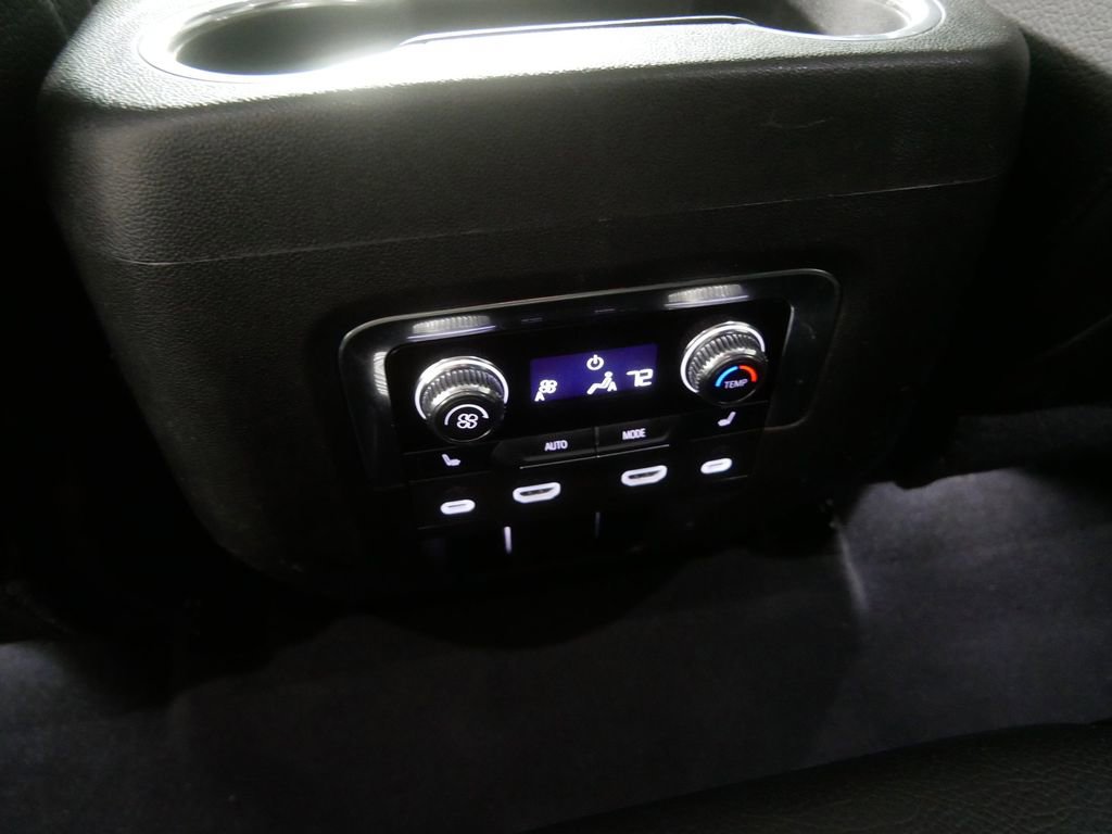 Used 2021 GMC Yukon Denali w/ Denali Premium Package AWD/4WD image 23