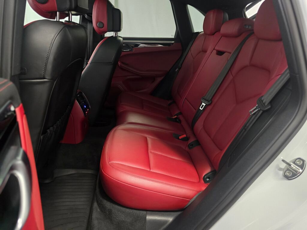 Certified 2023 Porsche Macan AWD/4WD image 20
