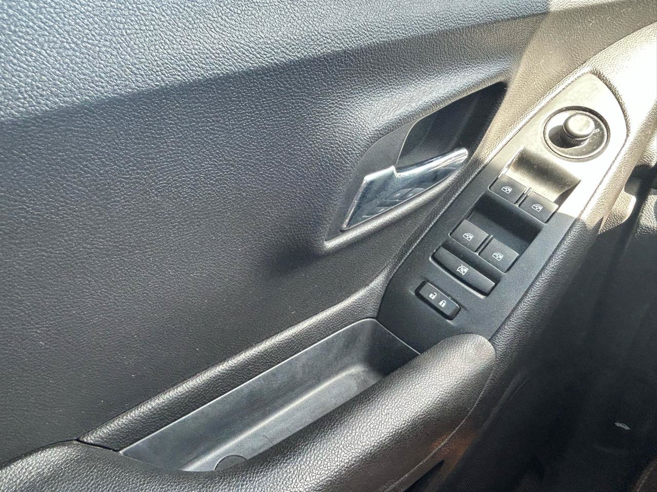 Used 2016 Chevrolet Trax LT w/ LT Convenience Package FWD image 28