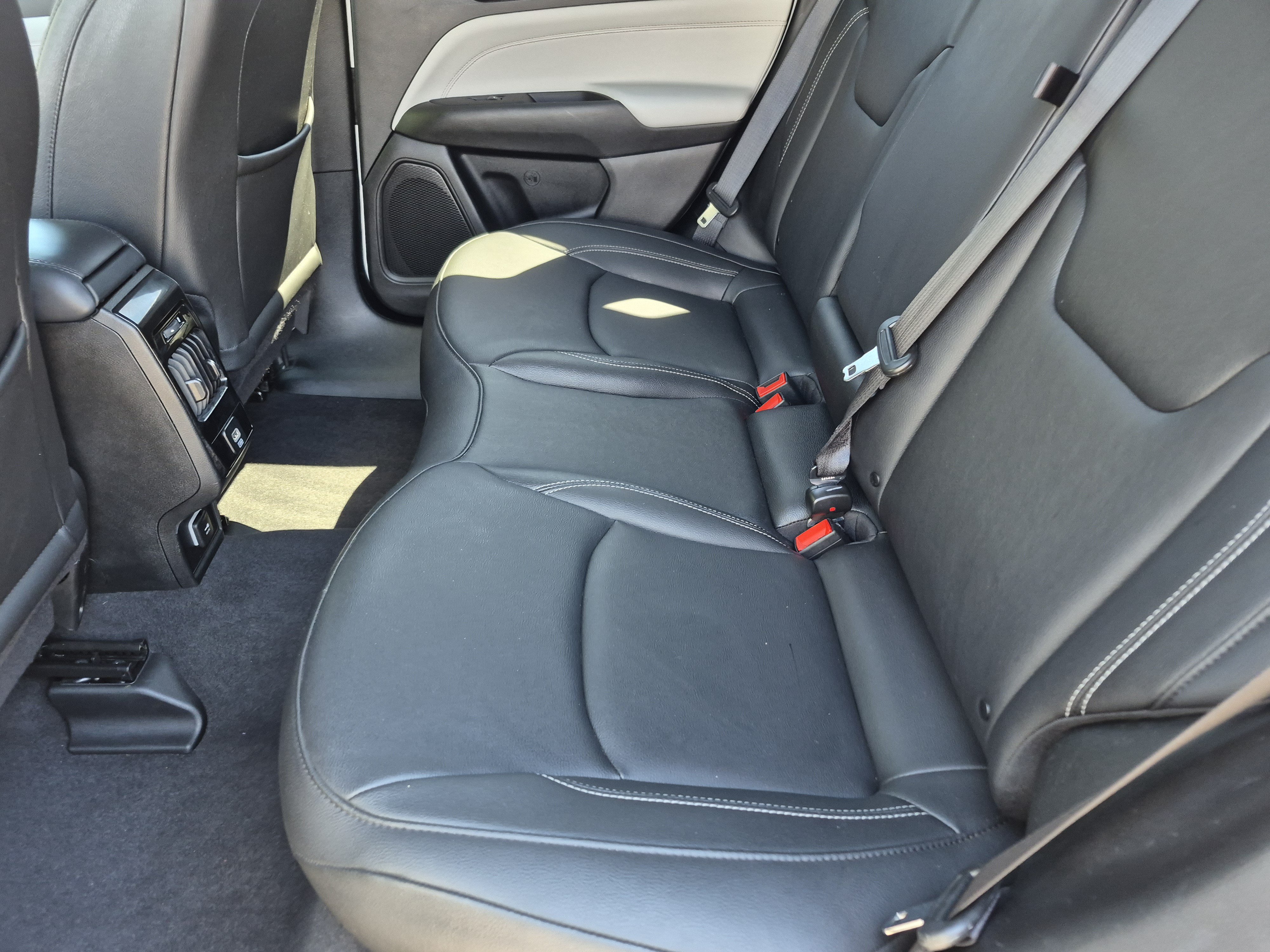 Used 2025 Jeep Compass Limited AWD/4WD image 15