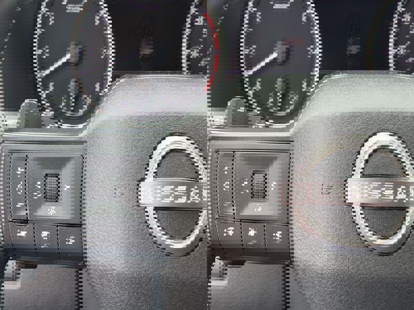 Used 2025 Nissan Rogue SV image 19