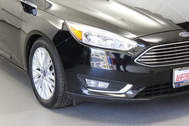 Used 2018 Ford Focus Titanium w/ Titanium Technology Package FWD image 2