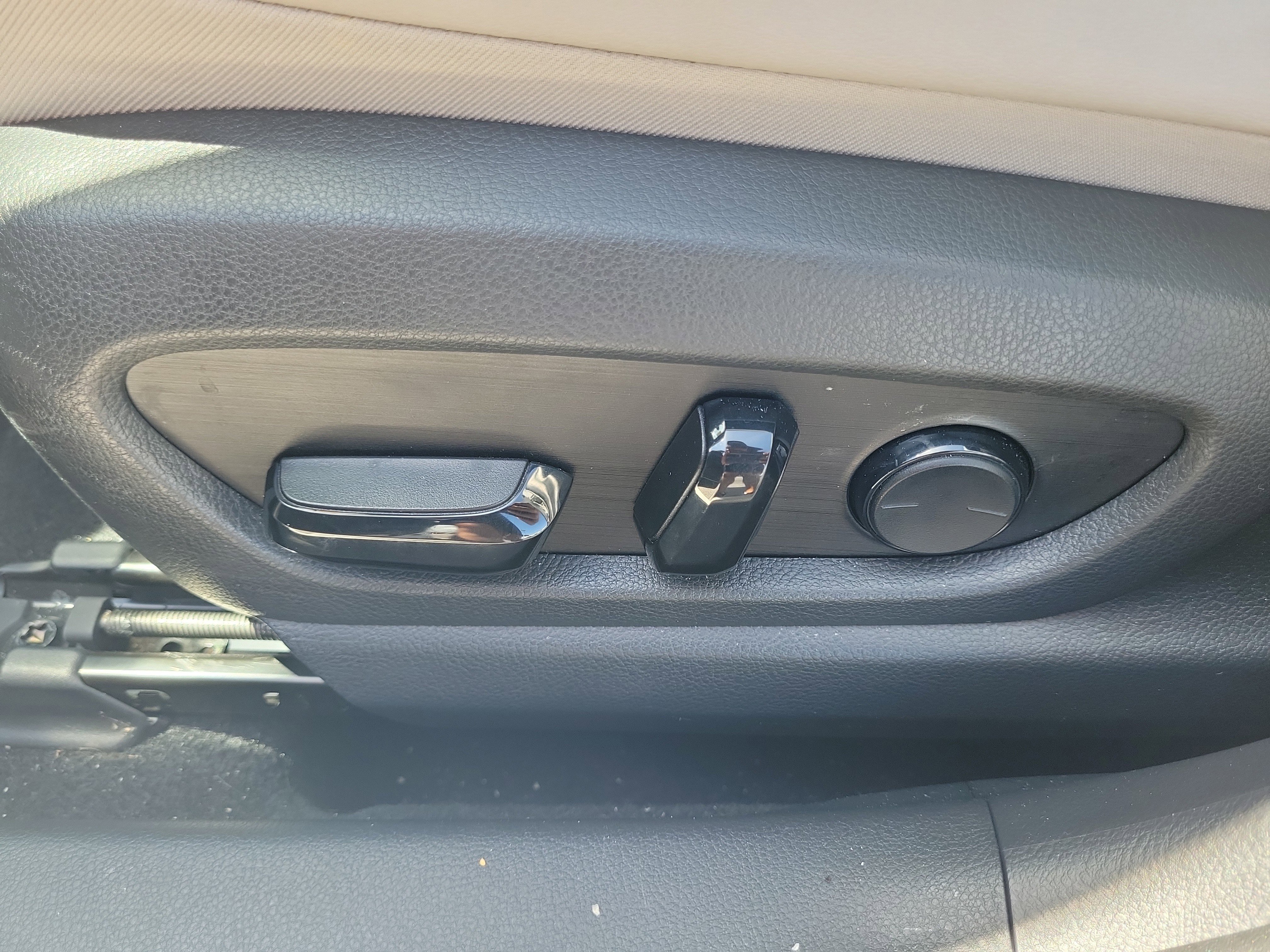 Used 2020 Lexus UX 200 w/ Premium Package FWD image 14