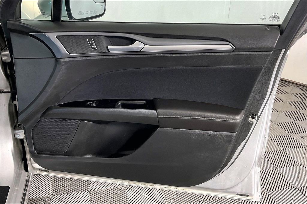 Used 2013 Ford Fusion SE FWD image 22