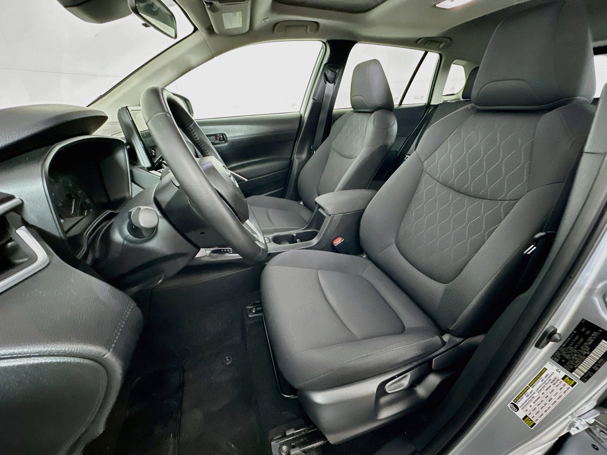 Used 2025 Toyota Corolla Cross LE w/ Moonroof Package FWD image 13
