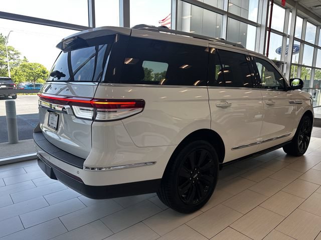 Certified 2024 Lincoln Navigator Reserve AWD/4WD image 5