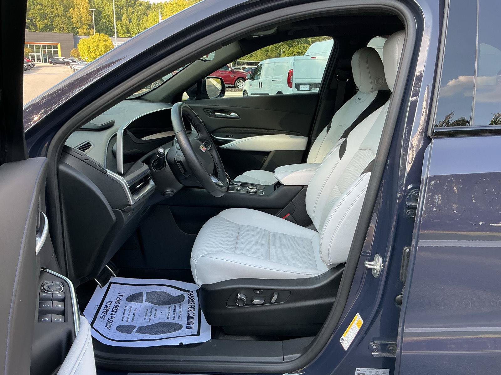 Used 2025 Cadillac XT4 Sport FWD image 13
